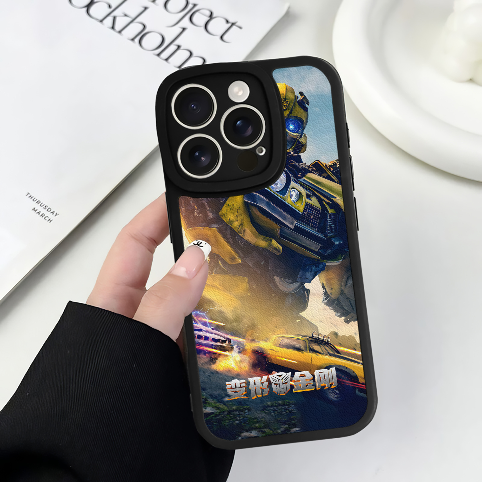 （画像用） Transformers トランスフォーマー 【iPhone 16シリーズ対応】シリコンスマホケース（レザー調） 材質：シリコン